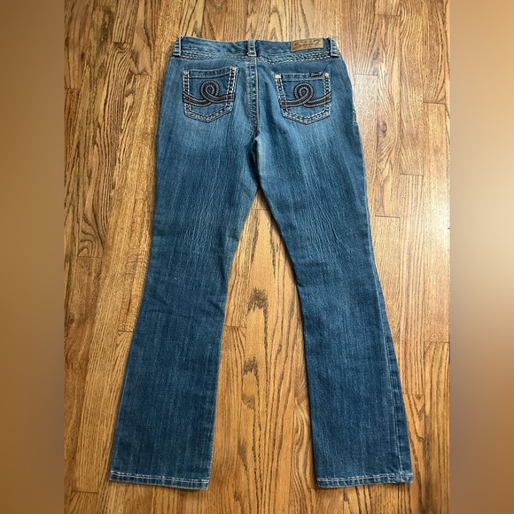 Seven7 Low Rise Boot Cut Jeans Blue Medium Wash Whiskered Stretch Pockets Denim - Picture 11 of 13